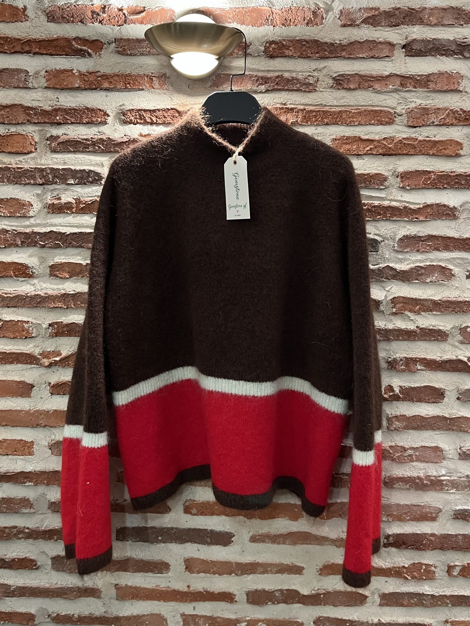 Jersey Marrón y Rojo